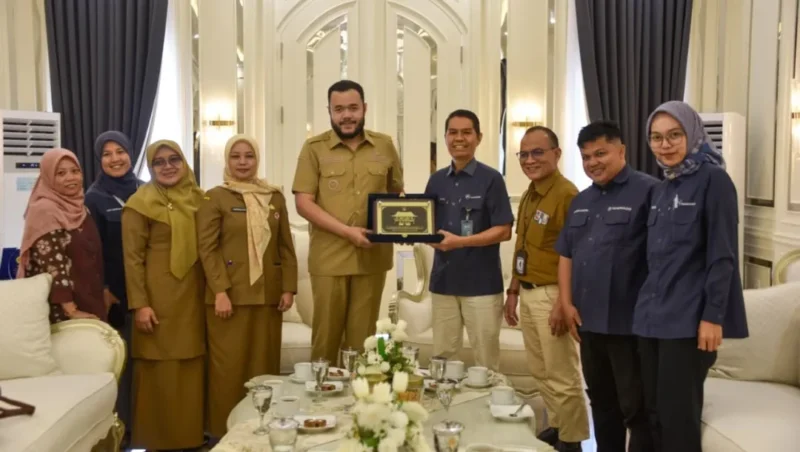 Wali Kota Padang Fadly Amran menerima audiensi Pengurus PDPI Sumbar di VIP Rumah Dinas Wali Kota Padang, Selasa (2/6/2026). (Foto: Pemko Padang)