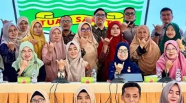 Anggota Komisi V DPRD Sumbar, Yesi Endriani saat Bimtek Guru Wali Kelas Angkatan II di Bukittinggi, Kamis (11/6/2026). (Foto: Ist)