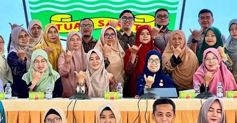 Anggota Komisi V DPRD Sumbar, Yesi Endriani saat Bimtek Guru Wali Kelas Angkatan II di Bukittinggi, Kamis (11/6/2026). (Foto: Ist)