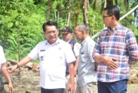 Bupati Padang Pariaman JKA meninjau kondisi SDN 05 Batang Anai di Kecamatan Batang Anai, Rabu (3/6/2026). (Foto: Diskominfo Padang Pariaman)