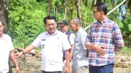 Bupati Padang Pariaman JKA meninjau kondisi SDN 05 Batang Anai di Kecamatan Batang Anai, Rabu (3/6/2026). (Foto: Diskominfo Padang Pariaman)