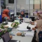 Anggota KI Sumbar, Mona Sisca saat kegiatan Coaching PPID Keterbukaan Informasi Pemko Padang di Balai Kota Padang. (Foto: Pemko Padang)