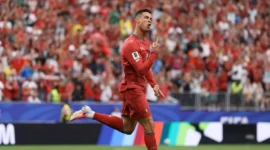 Cristiano Ronaldo melakukan selebrasi usai mencetak gol ke gawang Uzbekistan. (Foto: FIFA.com)