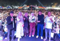 DJ Damonok dan Diva Aurel hibur warga Pasbar di Sumarak Pasa Ekraf 2026, Sabtu (6/6) malam. (Foto: Diskominfo Pasbar)