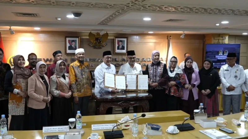 Penandatanganan komitmen bersama antara Kemenhaj dan DPD RI untuk memperkuat koordinasi dan pelaporan berkelanjutan. (Foto: Kemenhaj)