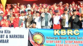 Wali Kota Padang Fadly Amran bersama Wakil Wali Kota Maigus Nasir saat menghadiri sekaligus menandatangani Deklarasi Anti Narkoba dan LGBT di kawasan Car Free Day depan Mapolda Sumbar, Minggu (21/6/2026) pagi. (Foto: Pemko Padang)