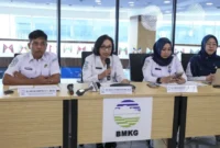 Deputi Bidang Geofisika BMKG, Nelly Florida Riama memberikan keterangan terkait gempa M6,7 di wilayah Torue, Sulawesi Tengah, Selasa (16/6/2026). (Foto: Dok. BMKG)