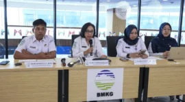 Deputi Bidang Geofisika BMKG, Nelly Florida Riama memberikan keterangan terkait gempa M6,7 di wilayah Torue, Sulawesi Tengah, Selasa (16/6/2026). (Foto: Dok. BMKG)