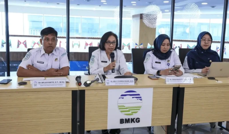 Deputi Bidang Geofisika BMKG, Nelly Florida Riama memberikan keterangan terkait gempa M6,7 di wilayah Torue, Sulawesi Tengah, Selasa (16/6/2026). (Foto: Dok. BMKG)