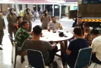 Satpol PP Padang menindaklanjuti laporan warga terkait adanya dugaan praktik kumpul kebo di sebuah rumah di kawasan Padang Sarai, Kecamatan Koto Tangah, Kota Padang. (Foto: Humas Satpol PP Padang)