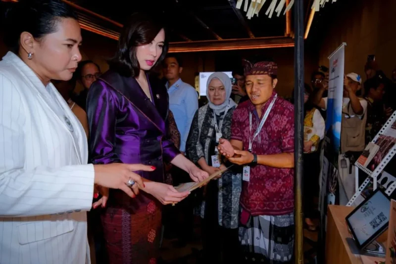 Menteri Pariwisata, Widiyanti Putri Wardhana saat kegiatan Eco Tourism Week – Wonderful Indonesia Sustainable Tourism Industry Forum 2026 di The Meru, Bali, Sabtu (30/5/2026). (Foto: Kemenpar)