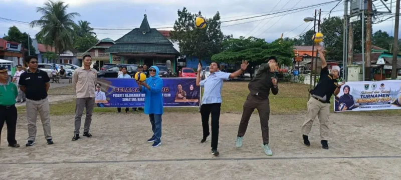 Turnamen bola voli Endarmi Cup I 2026 resmi bergulir di Padang Pariaman, Selasa (16/6/2026). (Foto: Ist)