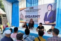 Anggota DPRD Provinsi Sumbar, Endarmi saat menggelar sosialisasi Perda Nomor 1 Tahun 2020 tentang Penyelenggaraan Pariwisata Halal di Jorong Lubuak Napa, Nagari Anduriang, Kecamatan 2x11 Kayu Tanam, Kabupaten Padang Pariaman. (Foto: Ist)