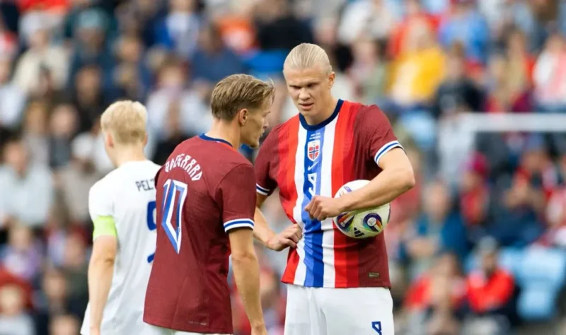 Erling Haaland dan Martin Odegaard. (Foto: FIFA.com)