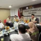 Menhaj Mochamad Irfan Yusuf mengumpulkan 23 pimpinan perusahaan katering penyedia konsumsi jemaah haji Indonesia di Madinah, Rabu (3/6/2026). (Foto: Kemenhaj)