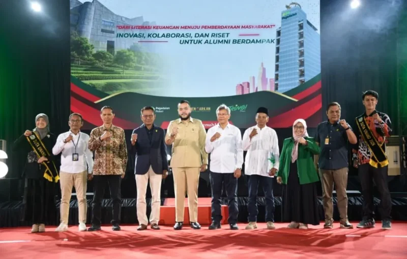 Wali Kota Padang Fadly Amran menghadiri CEO Talk yang digelar Unand bersama PT Pegadaian di Auditorium Unand, Senin (29/6/2026). (Foto: Pemko Padang) 