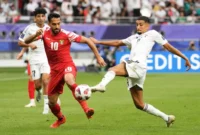 Gelandang Irak, Amir Al Ammari (kanan). (Foto: Fifa.com)