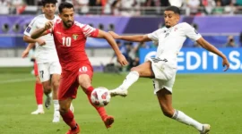 Gelandang Irak, Amir Al Ammari (kanan). (Foto: Fifa.com)