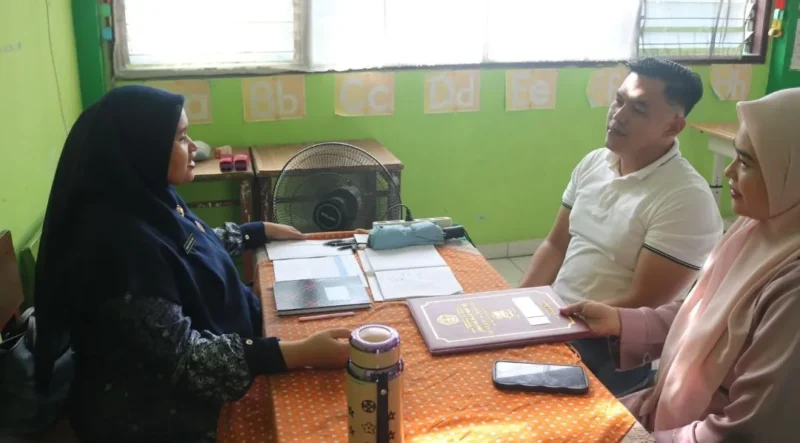 Gerakan Ayah Ambil Rapor di SDN 04 Terandam. (Foto: Diskominfo Padang)