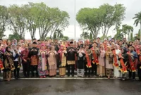 Gubernur Sumbar Mahyeldi saat Peringatan Harganas ke-33 Tahun 2026 di Lapangan Kantor Gubernur Sumbar, Senin (29/6/2026). (Foto: ADPSB)