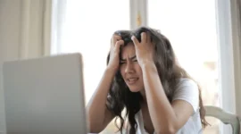 Ilustrasi wanita mengalami stres. (Foto: Pexels)