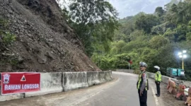 Jalur Padang-Bukittinggi di Lembah Anai kembali dibuka setelah longsor menerjang kawasan tersebut, Rabu (24/6/2026) siang. (Foto: Ist)