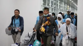Jemaah haji asal Bengkulu Kloter 4 Debarkasi Padang tiba di BIM pada Minggu malam (7/6/2026). (Foto: Humas Kemenhaj Sumbar)