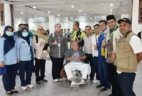 Jemaah haji Debarkasi Padang yang dirawat di Arab Saudi akhirnya pulang ke Sumbar. (Foto: Humas Kemenhaj Sumbar)