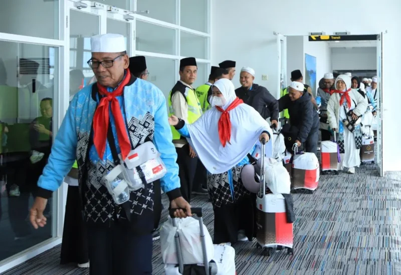 Jemaah haji Kloter 11 tiba di BIM, Senin (15/6/2026) sekitar pukul 14.10 WIB. (Foto: Kemenhaj Sumbar)