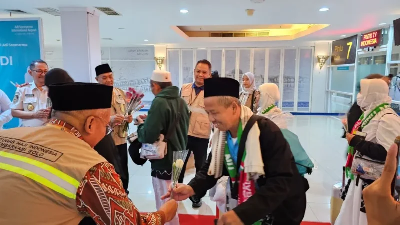 Kemenhaj mengingatkan seluruh jemaah haji Indonesia agar tidak memasukkan air zamzam ke dalam koper bagasi maupun koper kabin. (Foto: Kemenhaj)