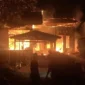 Satu unit rumah di kawasan Karang Putih, Kelurahan Batu Gadang, Kecamatan Lubuk Kilangan, Kota Padang, ludes terbakar pada Sabtu (6/6/2026) dini hari. (Foto: WAG Kebencanaan & Kebakaran)