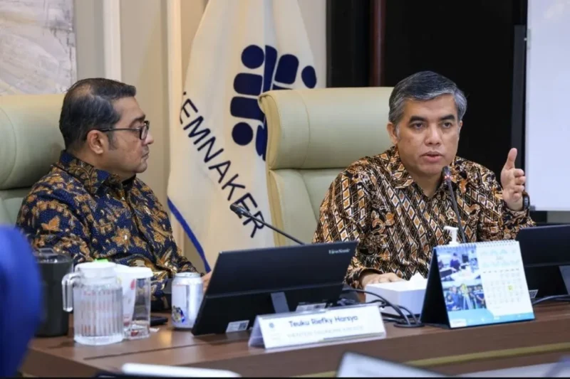 Pertemuan Menteri Ketenagakerjaan Yassierli dan Menteri Ekonomi Kreatif Teuku Riefky Harsya di Kantor Kemnaker, Jakarta, Kamis (4/6/2026). (Foto: Kemnaker)