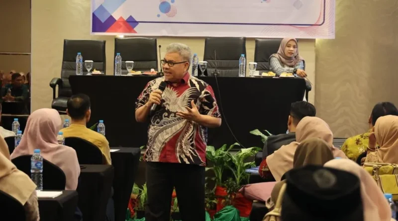 Ketua DPRD Sumbar Muhidi saat kegiatan Peningkatan Kompetensi Kepala SMA, SMK, dan SLB yang diselenggarakan Disdik Sumbar Wilayah IV, Jumat (12/6/2026). (Foto: Ist)
