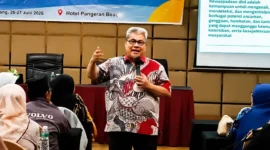 Ketua DPRD Sumbar Muhidi saat menjadi narasumber dalam Bimtek Peningkatan Kewaspadaan Dini Masyarakat, Jumat (26/6/2026).