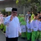 Ketua DPRD Provinsi Sumatera Barat, Drs. H. Muhidi, M.M melepas Pawai Katam Al-Qur’an Perdana TPQ TQA Masjid Al Huda di Kelurahan Jati I, Kecamatan Padang Timur, Kota Padang, Minggu (7/6/2026). (Foto: Ist)