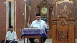 Ketua DPRD Sumbar Muhidi saat menghadiri kegiatan menyambut Tahun Baru Islam 1448 H di Masjid Darul Amal, Kelurahan Koto Panjang Ikur Koto, Padang, Selasa (16/6/2026). (Foto: Ist)
