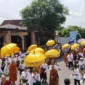 Ribuan Umat Buddha mengarak Ai Dharma dan Air Berkah dari Candi Mendut menuju Candi Borobudur dalam Puncak Perayaan Waisak 2026, Magelang, Minggu (31/5/2026). (Foto: Ist/Kemenag)