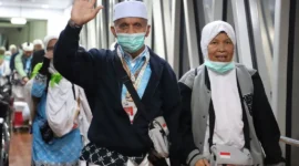 Sebanyak 392 jemaah dan petugas Kloter 05 Debarkasi Padang mendarat dengan selamat di BIM, Senin (8/6/2026) pukul 23.39 WIB. (Foto: Humas Kemenhaj)