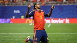 Pemain Spanyol Lamine Yamal melakukan selebrasi usai mencetak gol ke gawang Arab Saudi. (Foto: FIFA.com)