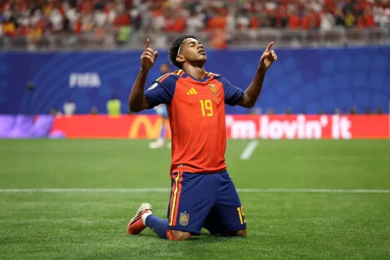 Pemain Spanyol Lamine Yamal melakukan selebrasi usai mencetak gol ke gawang Arab Saudi. (Foto: FIFA.com)