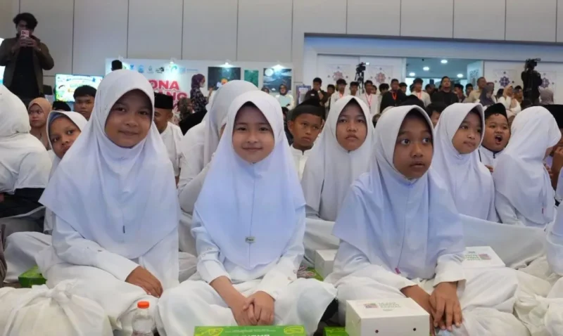 Ratusan anak yatim dan penyandang disabilitas mengikuti puncak peringatan Lebaran Yatim di Auditorium H.M. Rasjidi Kemenag, Jakarta. (Foto: Akmalul Iman/Kemenag)