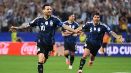 Lionel Messi melakukan selebrasi setelah membobol gawang Yordania pada laga terakhir Grup J Piala Dunia 2026. (Foto: FIFA.com)