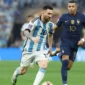 Lionel Messi vs Kylian Mbappe saat berduel di Final Piala Dunia Qatar 2022. (Foto: FIFA.com)