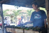 Usaha lompong sagu dan palai bada milik Titin Agustina di Jalan Muhammad Hatta, Pasar Ambacang telah beroperasi sejak tahun 2000. (Foto: Diskominfo Padang)