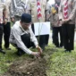 Wakil Wali Kota Padang Maigus Nasir melakukan penanaman pohon di kawasan Bumi Perkemahan ABG, Lubuk Minturun, Kamis (18/6/2026). (Foto: Diskominfo Padang)