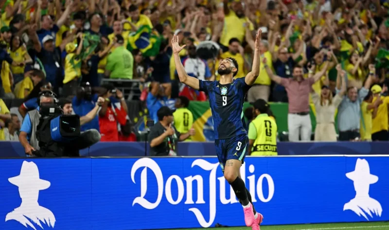Matheus Cunha melakukan selebrasi usai membobol gawang Haiti. (Foto: FIFA.com)
