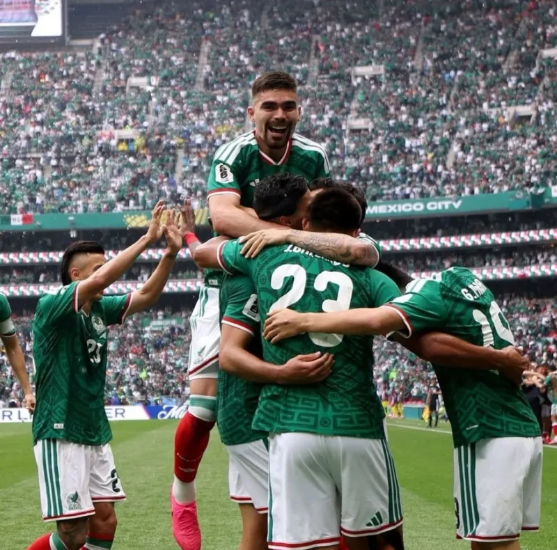 Pemain Meksiko merayakan gol usai membobol gawang Afrika Selatan pada laga pembuka Piala Dunia 2026 di Mexico City Stadium, Jumat waktu setempat. (Foto: Fifa.com)