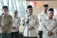Menhaj Moch. Irfan Yusuf menyambut kedatangan tim Musyrif Diny yang telah menyelesaikan tugas pendampingan ibadah haji Tahun 1447 H/2026 M. (Foto: Kemenhaj) 