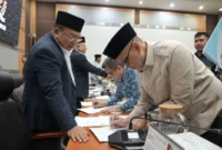 Menhaj Moch. Irfan Yusuf dalam Rapat Kerja bersama Komisi VIII DPR RI, Rabu (10/6). (Foto: Kemenhaj)