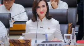 Menpar Widiyanti Putri Wardhana rapat kerja bersama Komisi VII DPR RI. (Foto: Kemenpar)